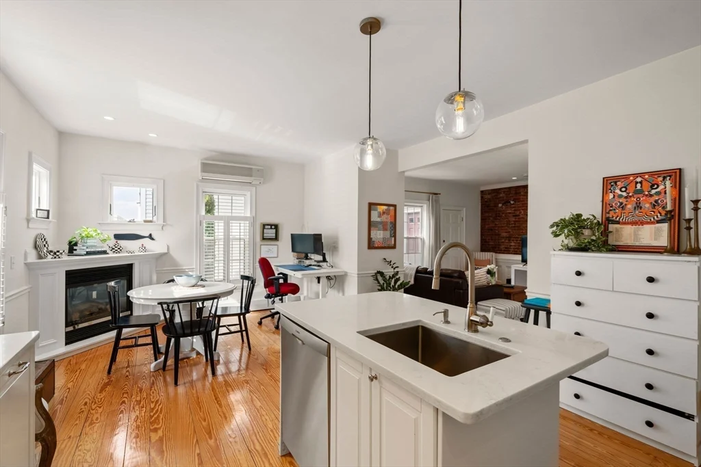 2 bed, 1 bath apartment for rent at 614 E 3rd St Unit 1, South Boston — photo 5 of 23