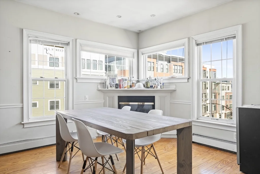 3 bed, 2 bath apartment for rent at 614 E 3rd Unit 3, South Boston — photo 4 of 12