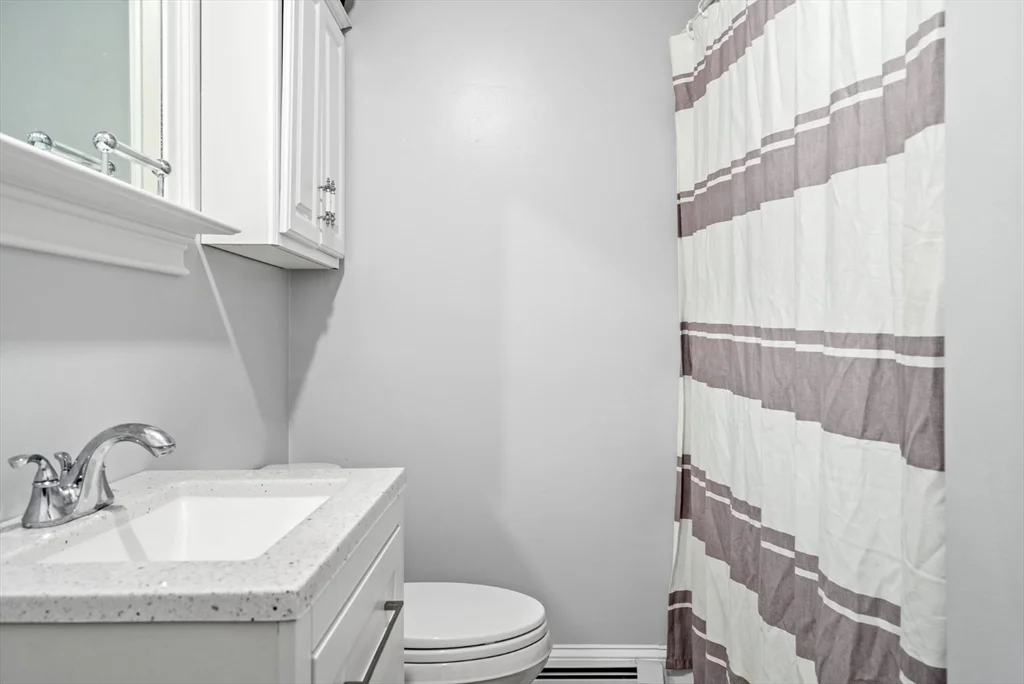 3 bed, 2 bath apartment for rent at 614 E 3rd Unit 3, South Boston — photo 11 of 12