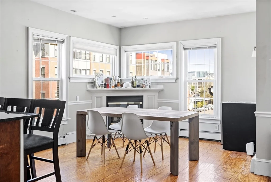 3 bed, 2 bath apartment for rent at 614 E 3rd Unit 3, South Boston — photo 3 of 12