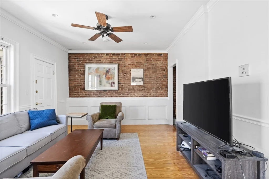 3 bed, 2 bath apartment for rent at 614 E 3rd Unit 3, South Boston — photo 2 of 12