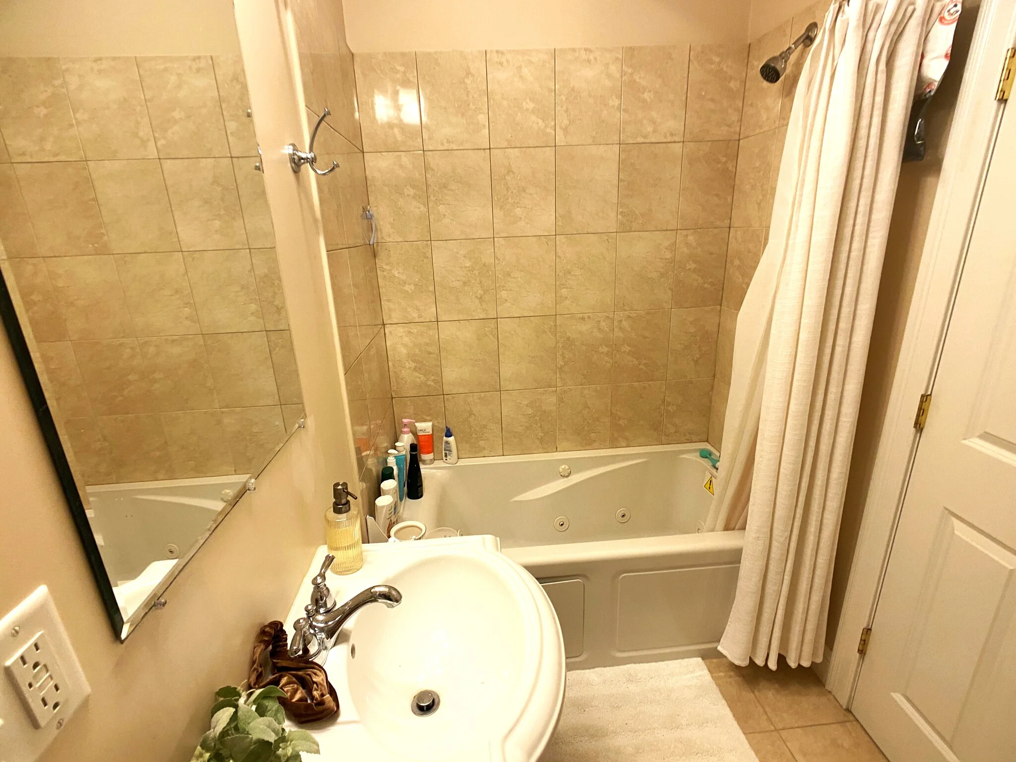 2.5 bed, 2 bath apartment for rent at 614 Main St Unit 1, Medford — photo 17 of 19
