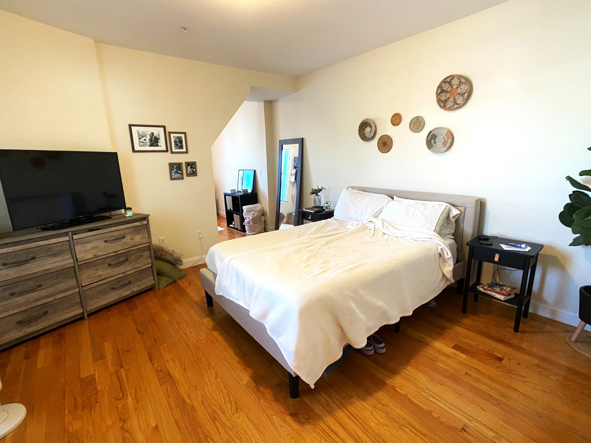 2.5 bed, 2 bath apartment for rent at 614 Main St Unit 1, Medford — photo 8 of 19