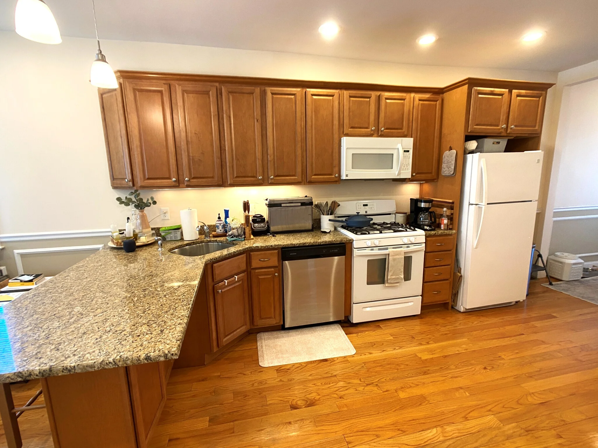 2.5 bed, 2 bath apartment for rent at 614 Main St Unit 1, Medford — photo 7 of 19