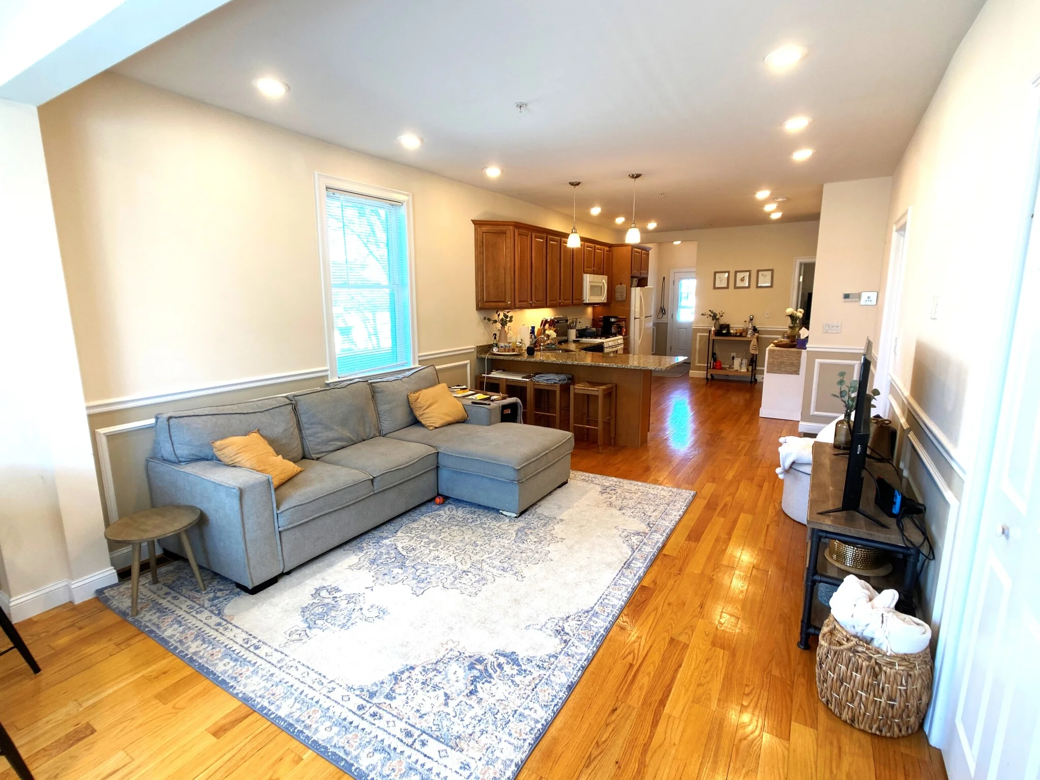 2.5 bed, 2 bath apartment for rent at 614 Main St Unit 1, Medford — photo 1 of 19