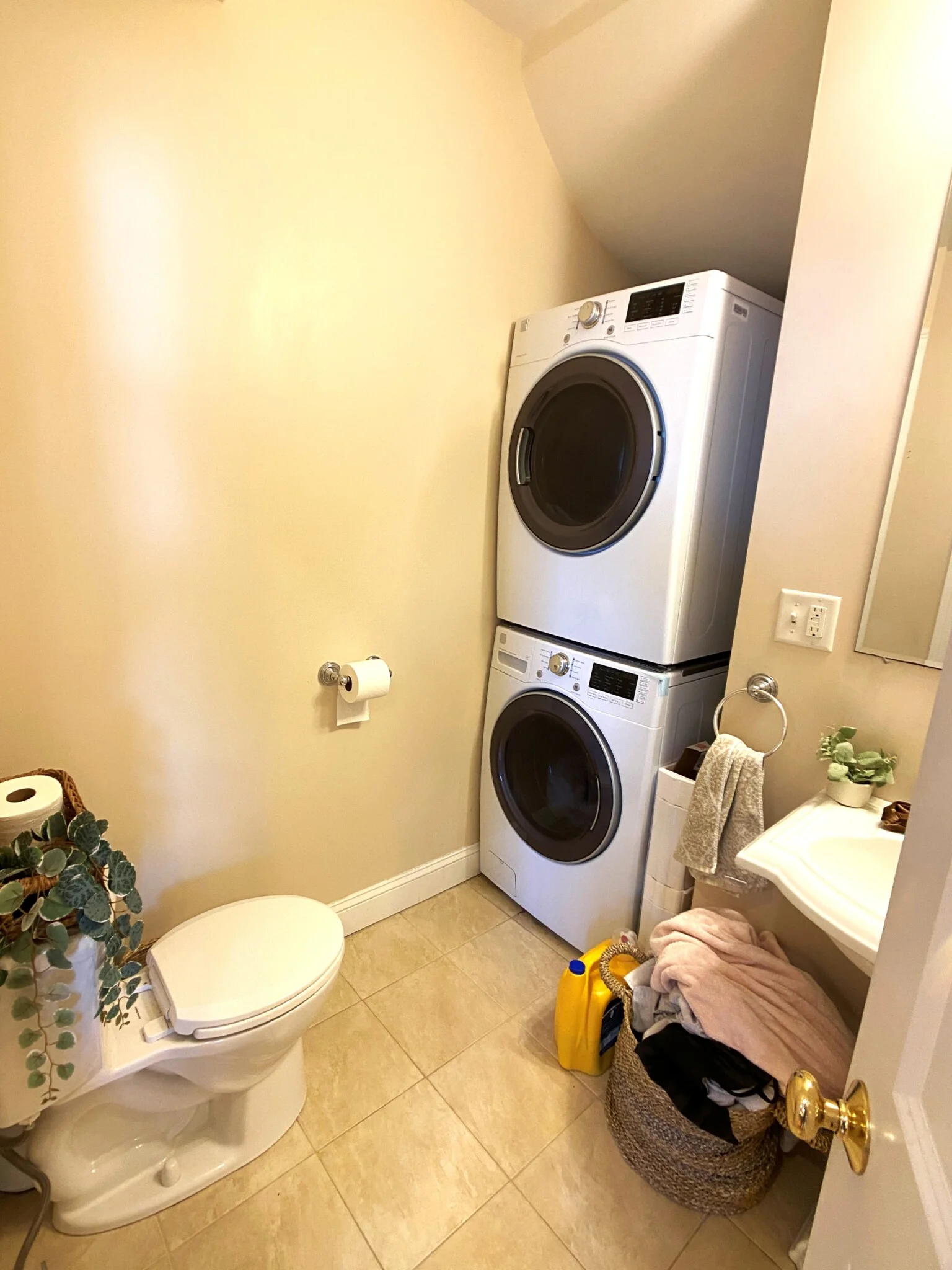 2.5 bed, 2 bath apartment for rent at 614 Main St Unit 1, Medford — photo 16 of 19