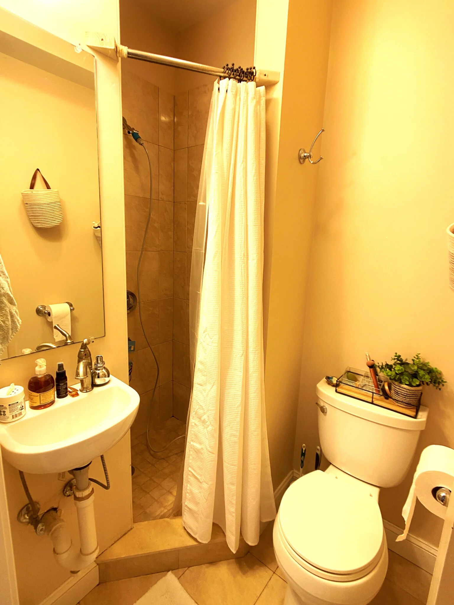 2.5 bed, 2 bath apartment for rent at 614 Main St Unit 1, Medford — photo 12 of 19
