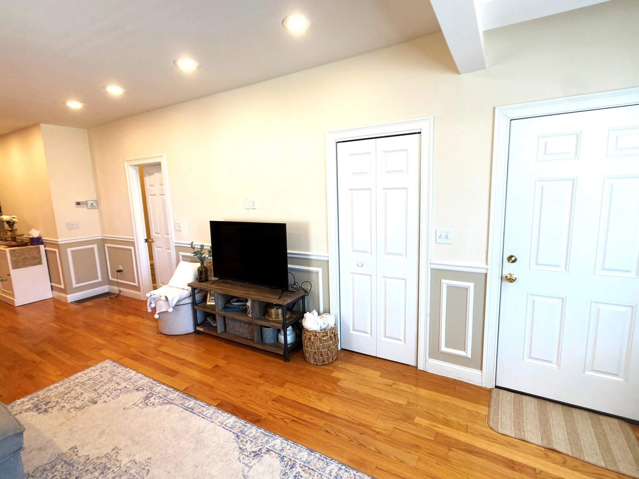 2.5 bed, 2 bath apartment for rent at 614 Main St Unit 1, Medford — photo 3 of 19