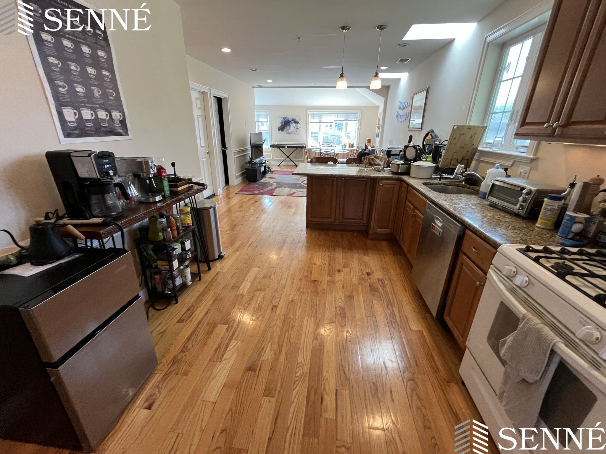 3 bed, 2 bath apartment for rent at 614 Main St Unit 2, Medford — photo 2 of 19