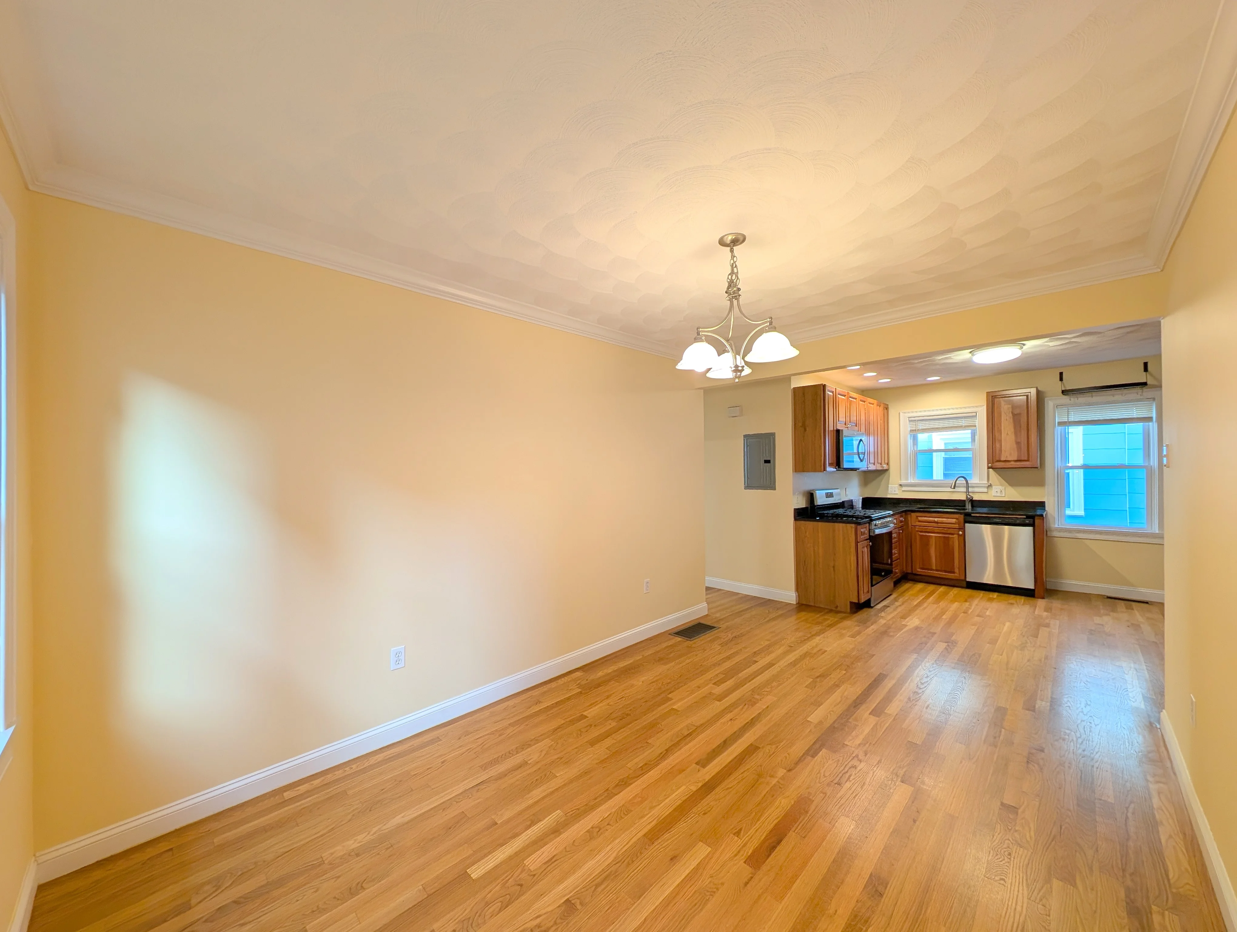 2.5 bed, 1 bath apartment for rent at 615 Boston Ave Unit 1, Medford — photo 4 of 17