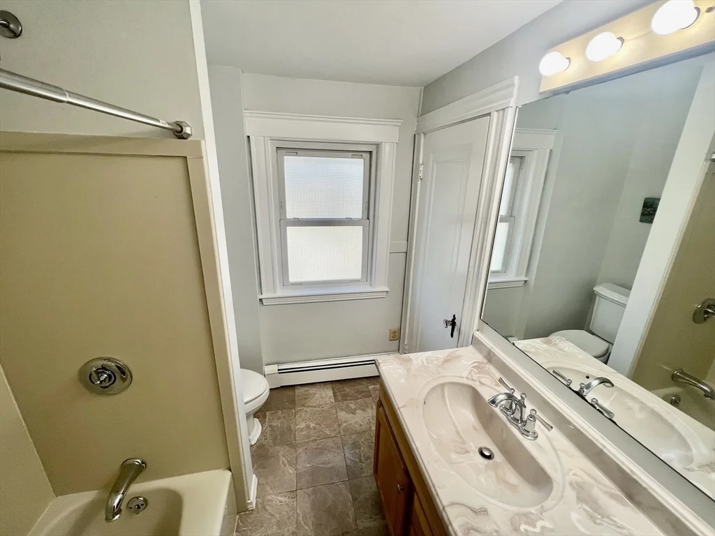 3 bed, 1 bath apartment for rent at 616 Adams St Unit 1, Quincy — photo 9 of 13