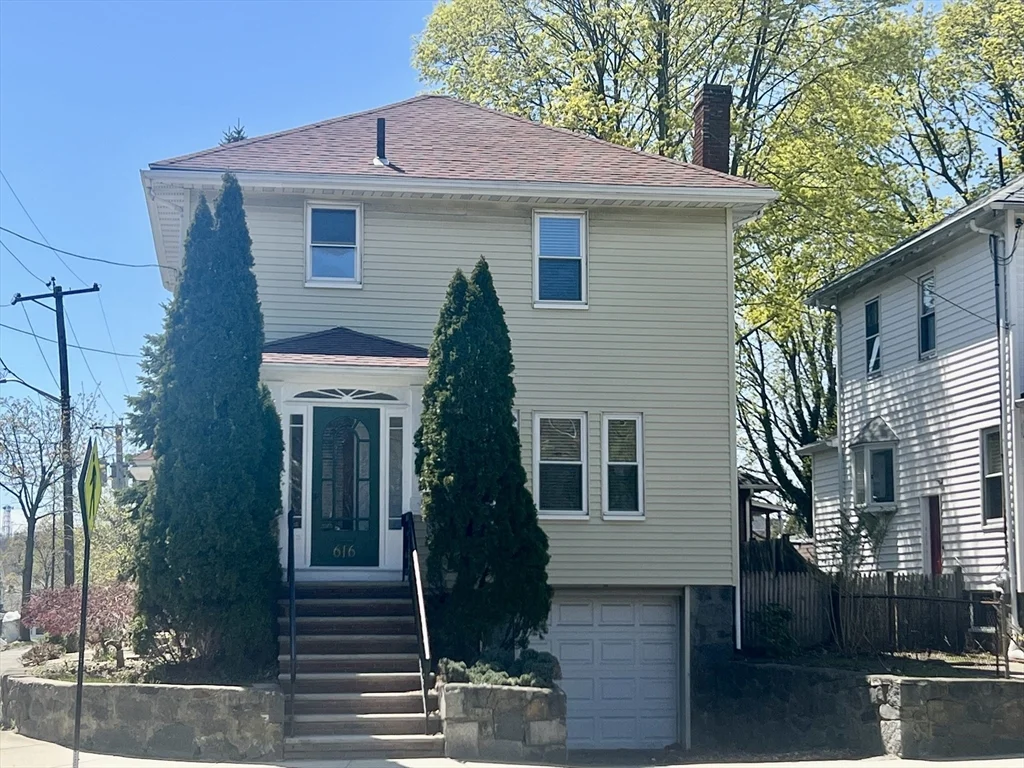 3 bed, 1 bath apartment for rent at 616 Adams St Unit 1, Quincy