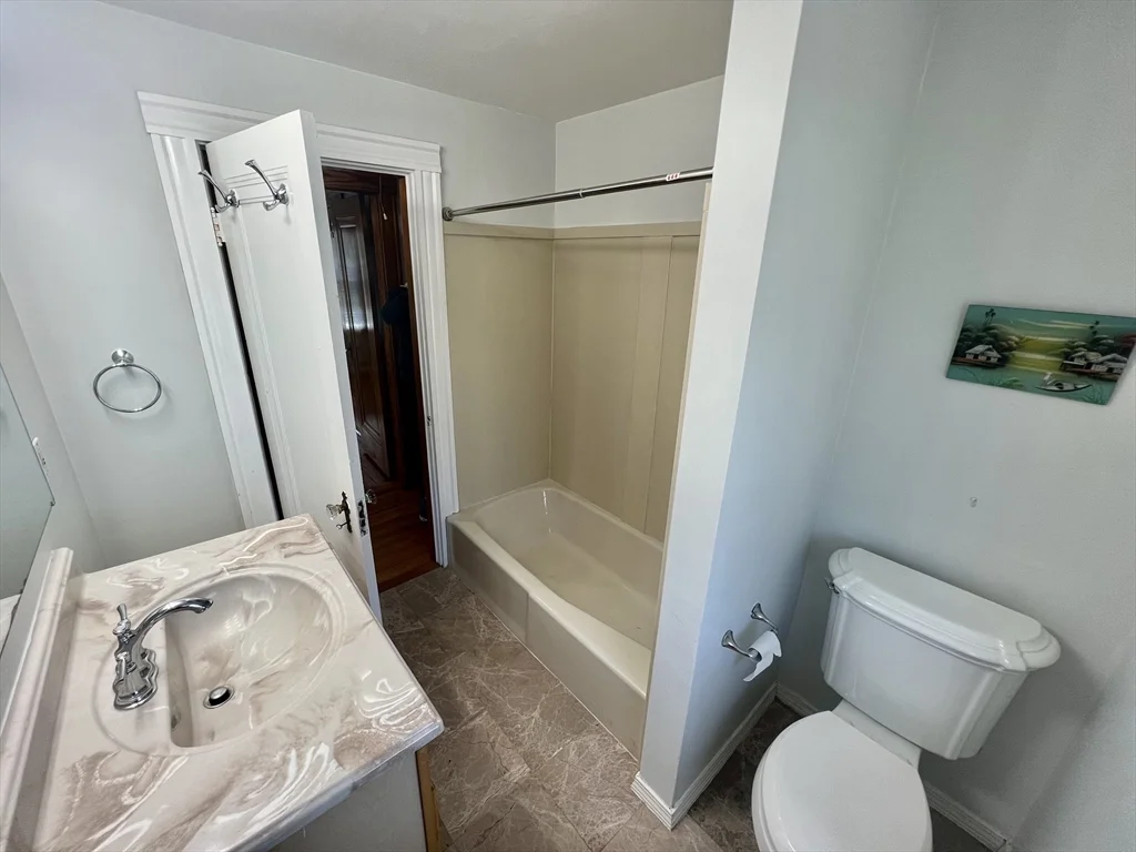 3 bed, 1 bath apartment for rent at 616 Adams St Unit 1, Quincy — photo 8 of 13