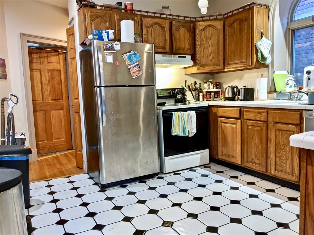 4 bed, 1 bath apartment for rent at 616 Columbus Ave Unit 7, Roxbury — photo 11 of 25