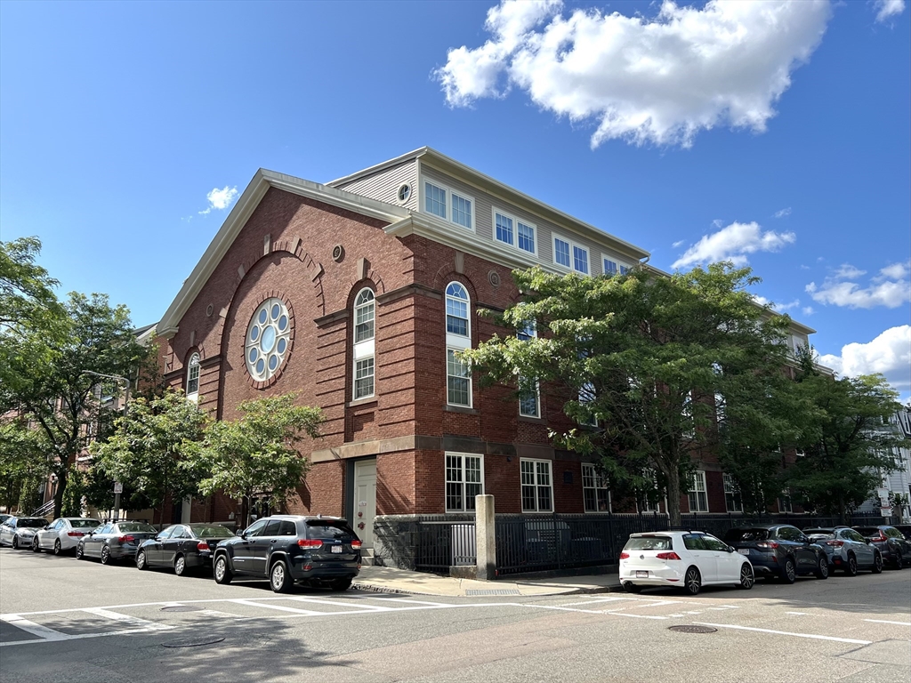 2 bed, 2 bath apartment for rent at 616 East 4th St Unit 305, South Boston — photo 1 of 14