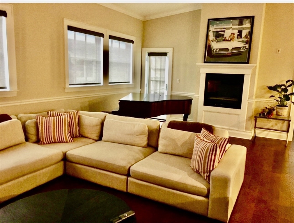 3 bed, 2 bath apartment for rent at 616 East 4th St Unit 401, South Boston — photo 4 of 39