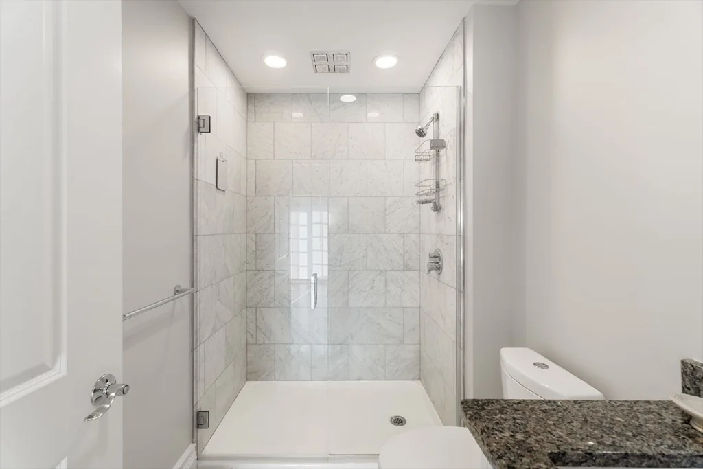 3 bed, 2 bath apartment for rent at 616 East 4th St Unit 401, South Boston — photo 31 of 39