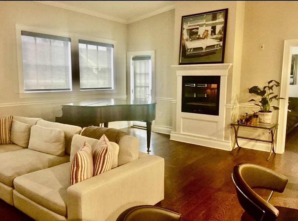 3 bed, 2 bath apartment for rent at 616 East 4th St Unit 401, South Boston — photo 1 of 39