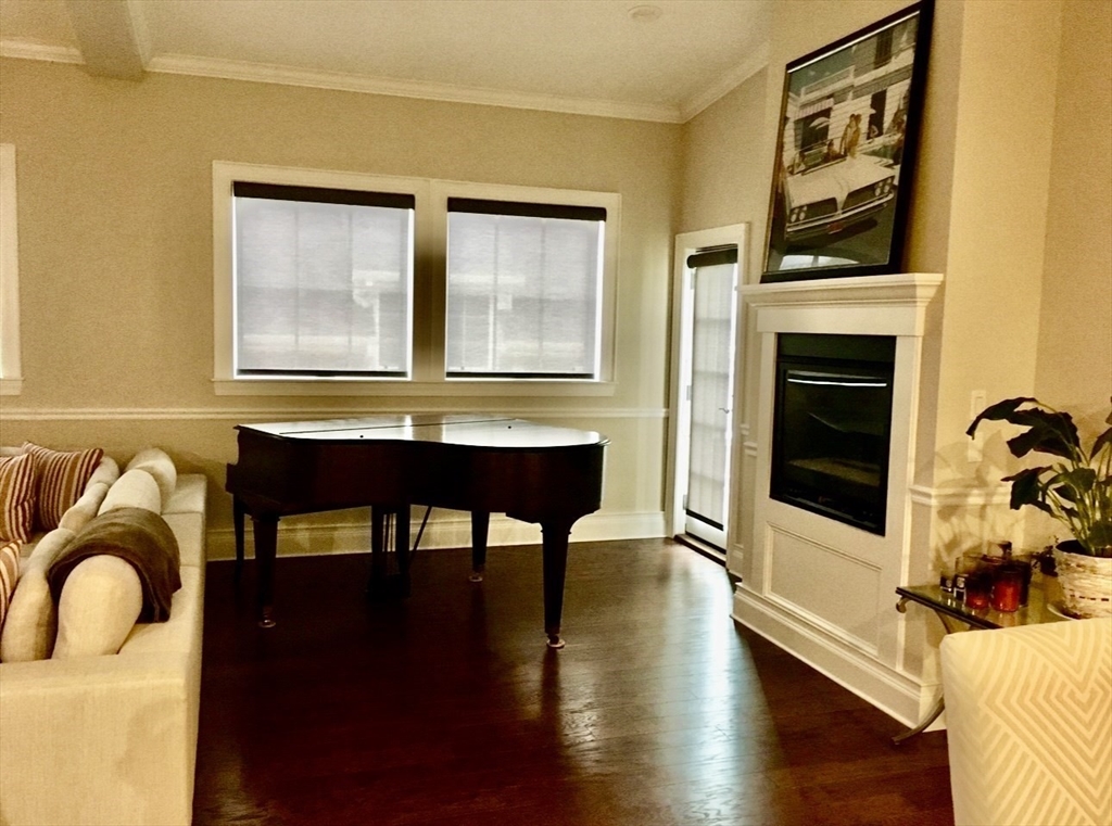 3 bed, 2 bath apartment for rent at 616 East 4th St Unit 401, South Boston — photo 2 of 39