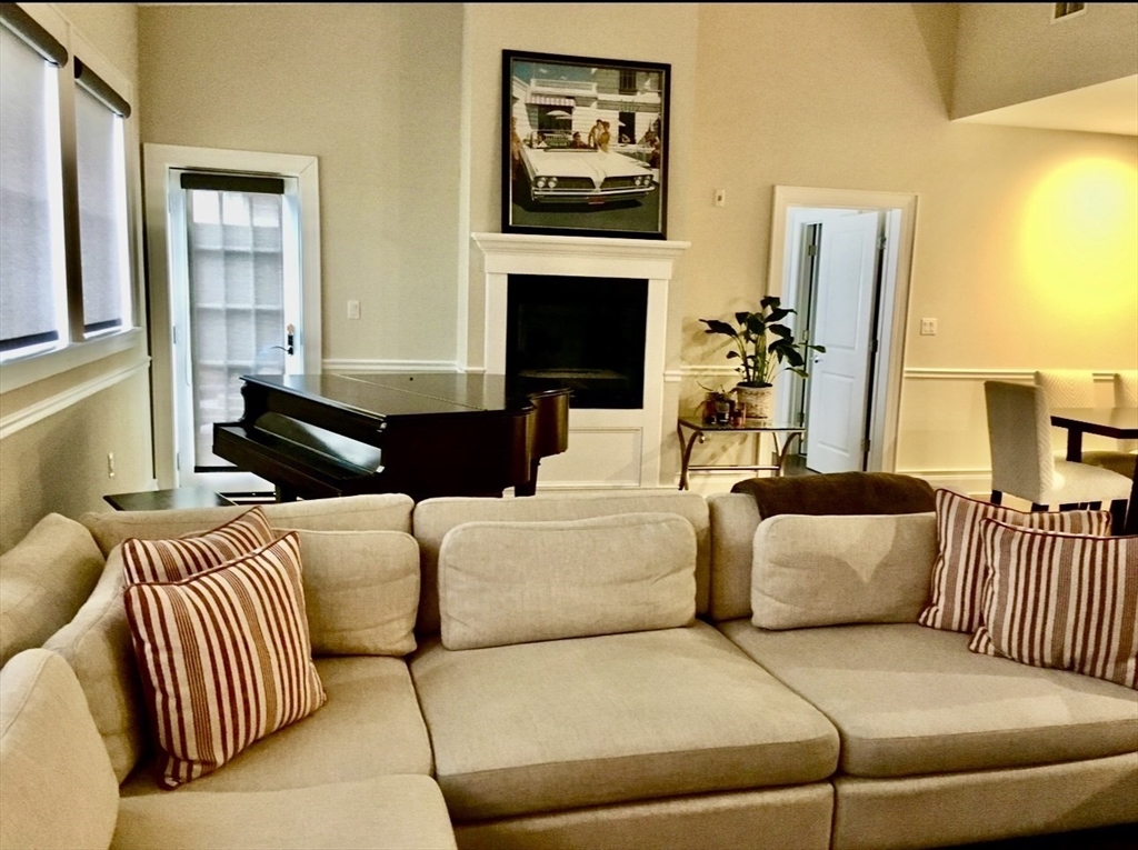 3 bed, 2 bath apartment for rent at 616 East 4th St Unit 401, South Boston — photo 3 of 39