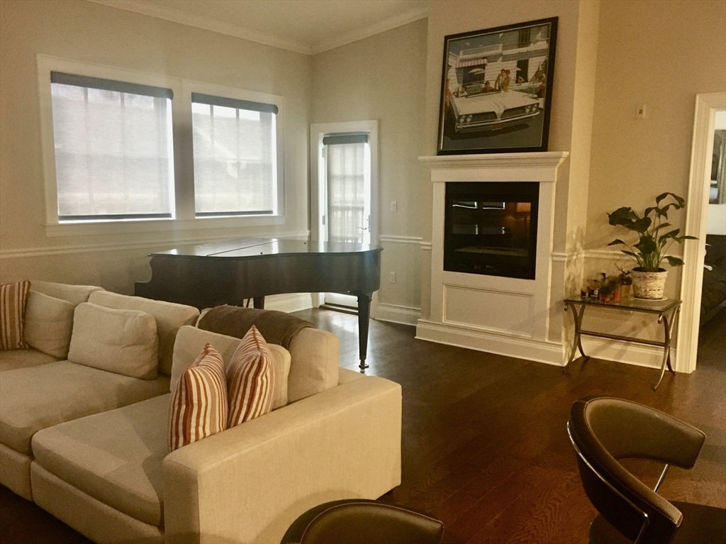 3 bed, 2 bath apartment for rent at 616 East 4th St Unit 401, South Boston — photo 6 of 39