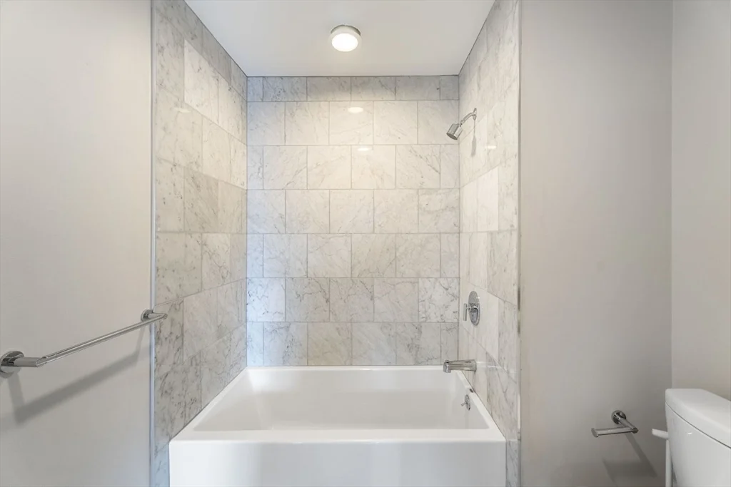 3 bed, 2 bath apartment for rent at 616 East 4th St Unit 401, South Boston — photo 28 of 39
