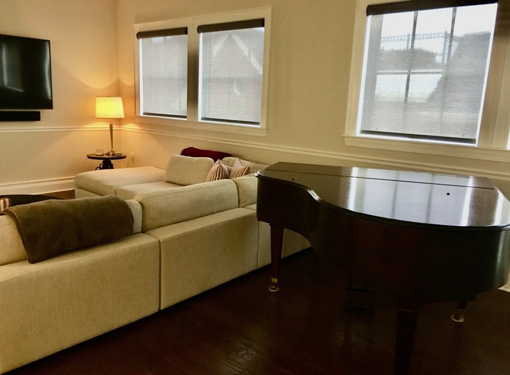 3 bed, 2 bath apartment for rent at 616 East 4th St Unit 401, South Boston — photo 5 of 39