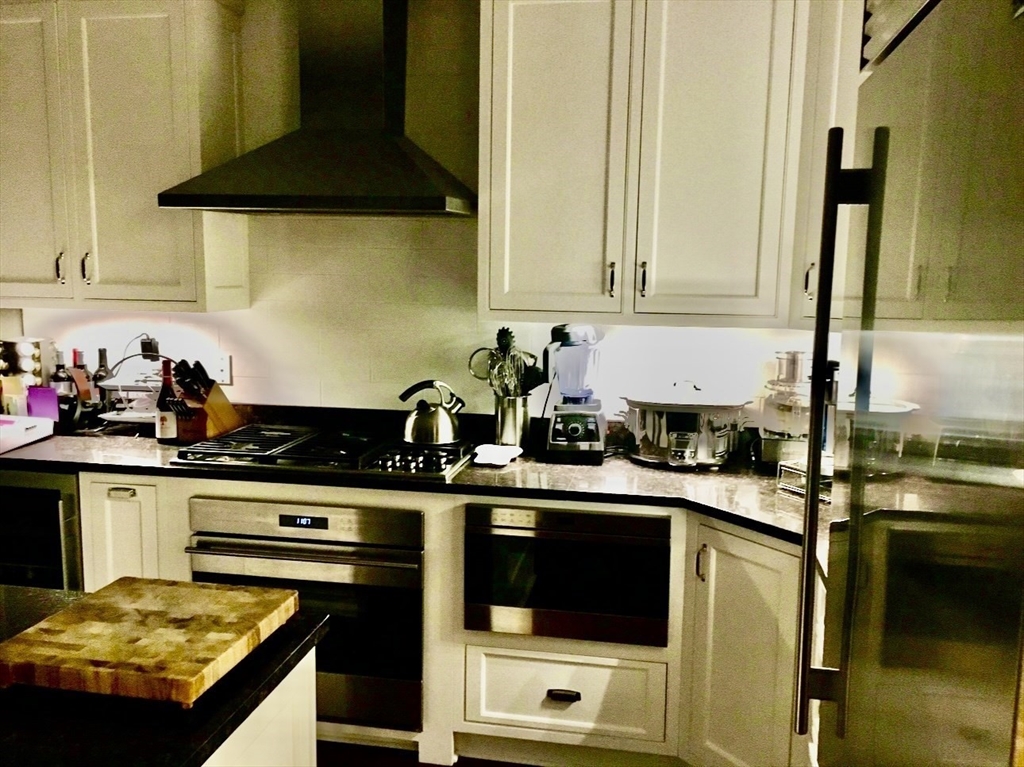 3 bed, 2 bath apartment for rent at 616 East 4th St Unit 401, South Boston — photo 10 of 39