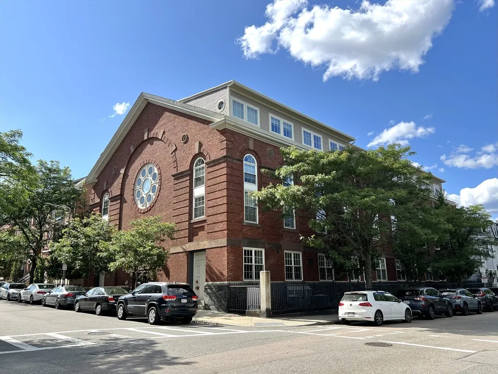 2 bed, 2 bath apartment for rent at 616 East 4th St Unit 305, South Boston