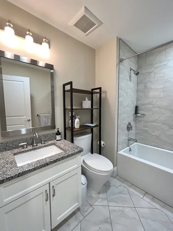 2 bed, 2 bath apartment for rent at 616 East 4th St Unit 305, South Boston — photo 13 of 14