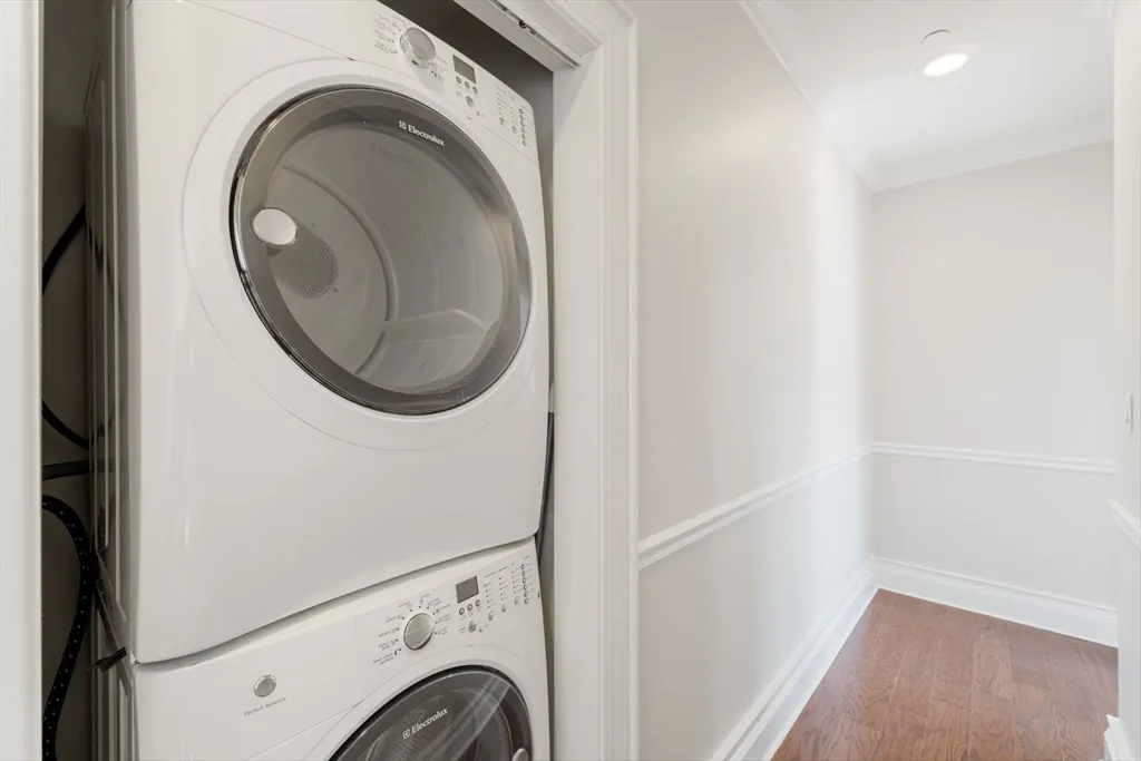3 bed, 2 bath apartment for rent at 616 East 4th St Unit 401, South Boston — photo 20 of 39