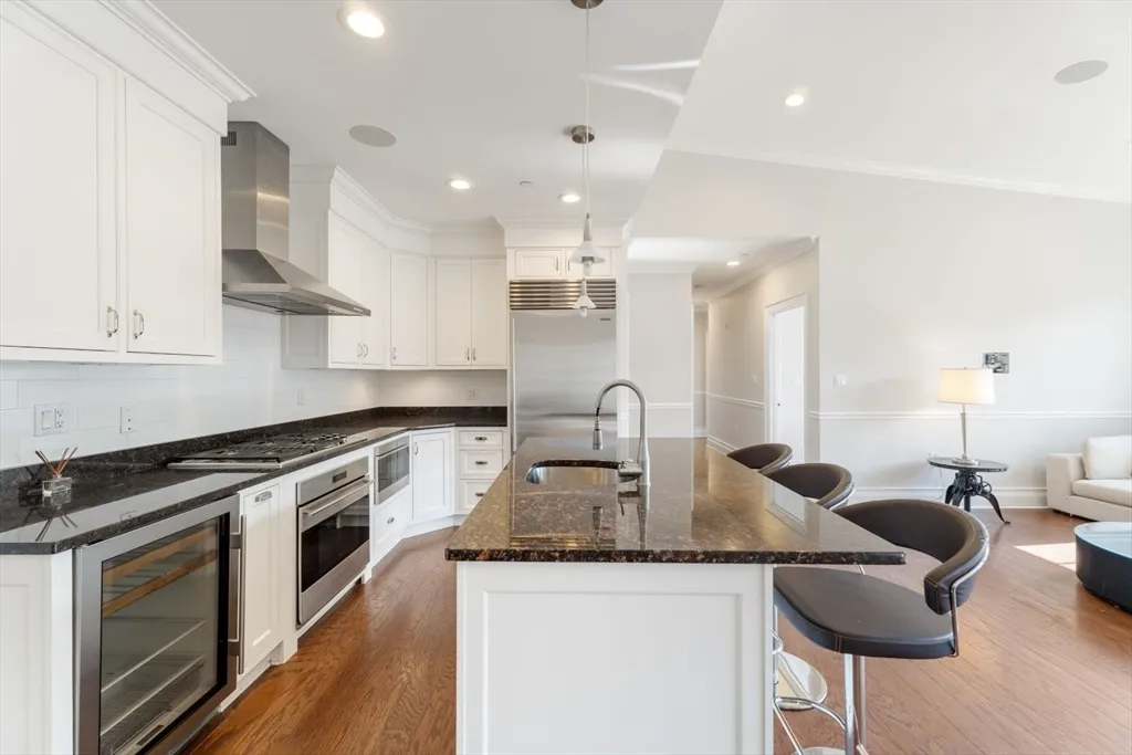3 bed, 2 bath apartment for rent at 616 East 4th St Unit 401, South Boston — photo 2 of 39