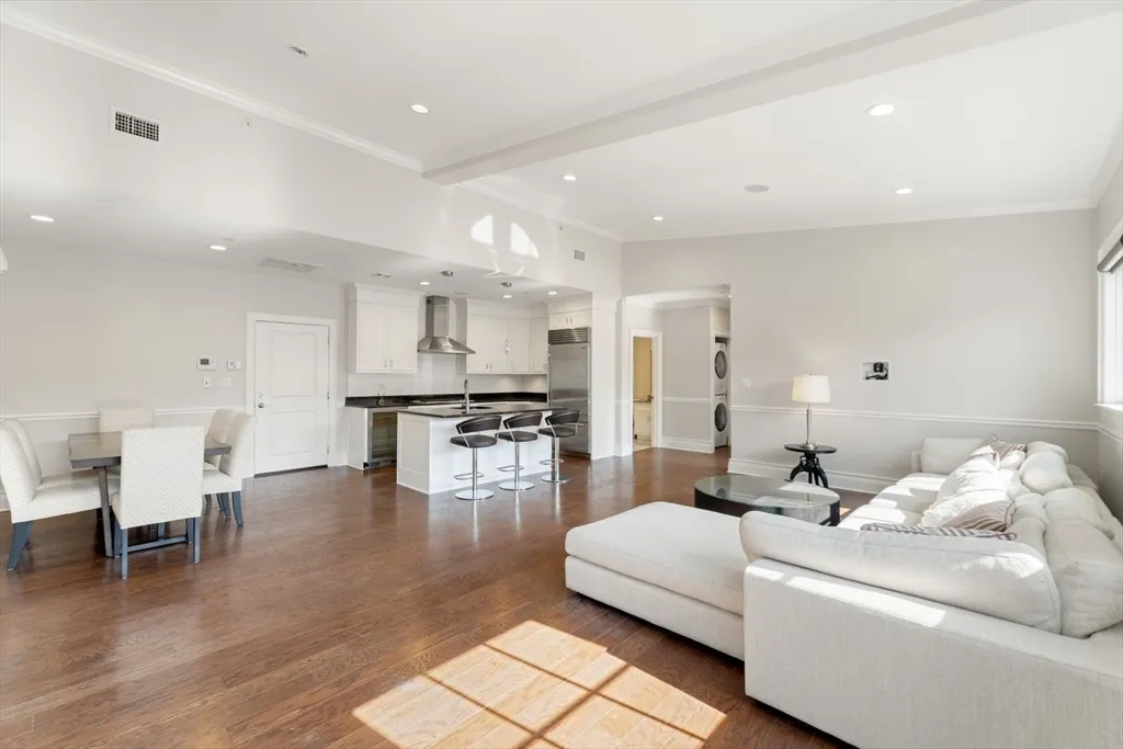 3 bed, 2 bath apartment for rent at 616 East 4th St Unit 401, South Boston — photo 10 of 39