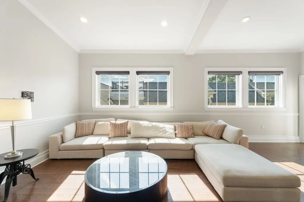3 bed, 2 bath apartment for rent at 616 East 4th St Unit 401, South Boston — photo 9 of 39