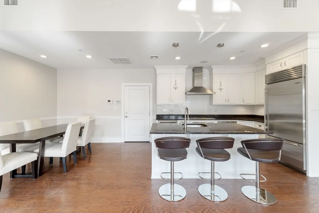 3 bed, 2 bath apartment for rent at 616 East 4th St Unit 401, South Boston — photo 7 of 39