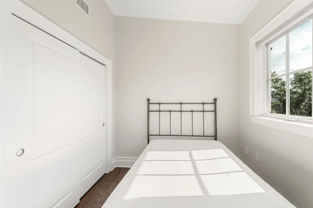 3 bed, 2 bath apartment for rent at 616 East 4th St Unit 401, South Boston — photo 22 of 39