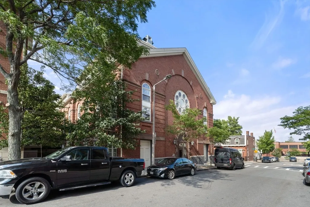 3 bed, 2 bath apartment for rent at 616 East 4th St Unit 401, South Boston — photo 39 of 39