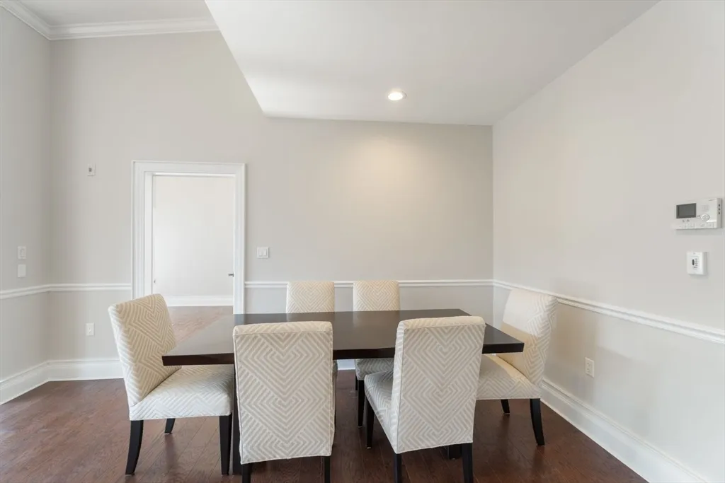 3 bed, 2 bath apartment for rent at 616 East 4th St Unit 401, South Boston — photo 14 of 39