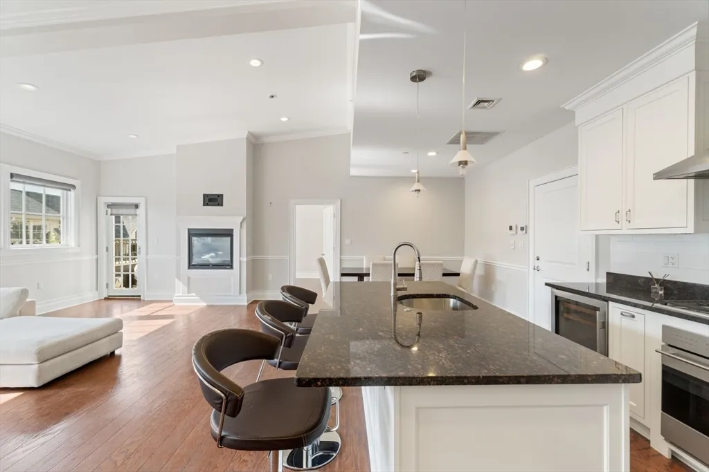3 bed, 2 bath apartment for rent at 616 East 4th St Unit 401, South Boston — photo 4 of 39