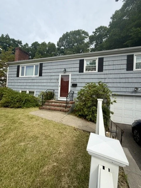 3 bed, 2 bath apartment for rent at 619 Boylston, Newton