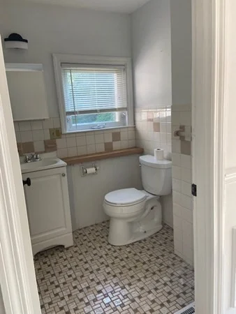 1 bed, 1 bath apartment for rent at 619 Crescent St Unit 2, Brockton — photo 3 of 8