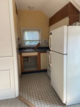 1 bed, 1 bath apartment for rent at 619 Crescent St Unit 2, Brockton — photo 8 of 8