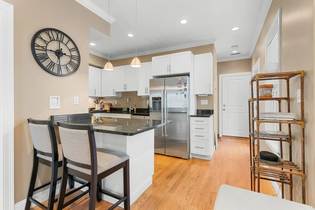 2 bed, 2 bath apartment for rent at 619 E 3rd St Unit 2, South Boston — photo 4 of 19