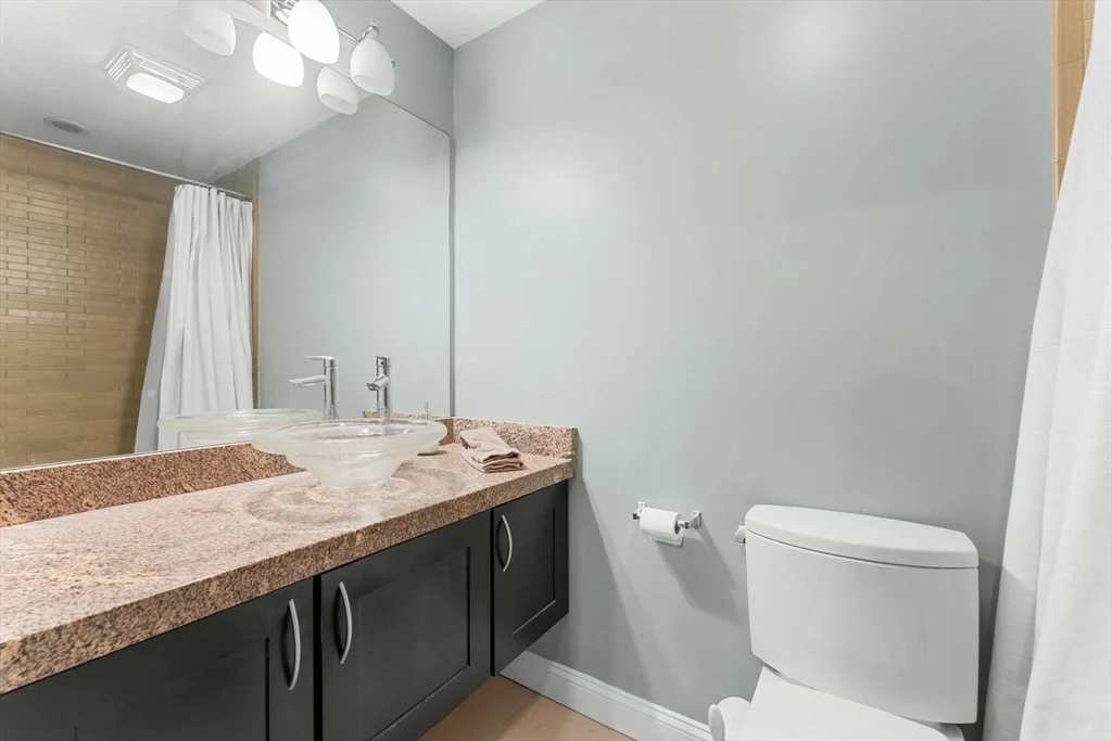 2 bed, 2 bath apartment for rent at 619 E 3rd St Unit 2, South Boston — photo 13 of 19