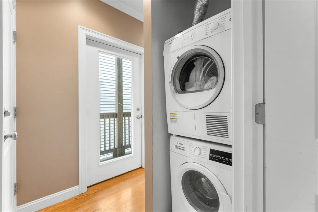 2 bed, 2 bath apartment for rent at 619 E 3rd St Unit 2, South Boston — photo 14 of 19