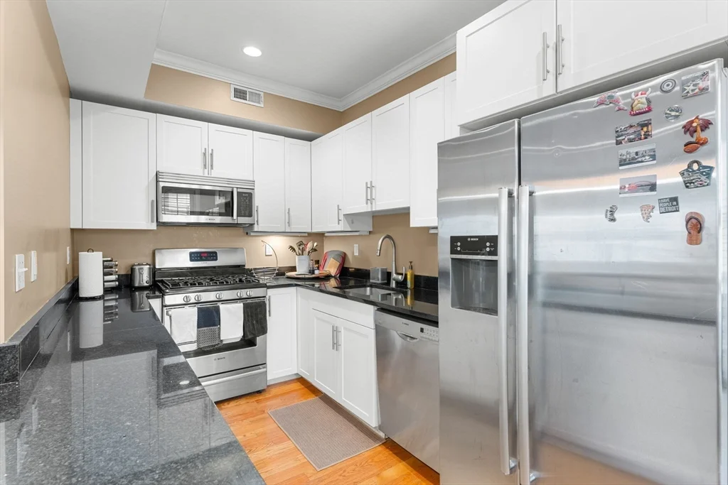 2 bed, 2 bath apartment for rent at 619 E 3rd St Unit 2, South Boston — photo 6 of 19