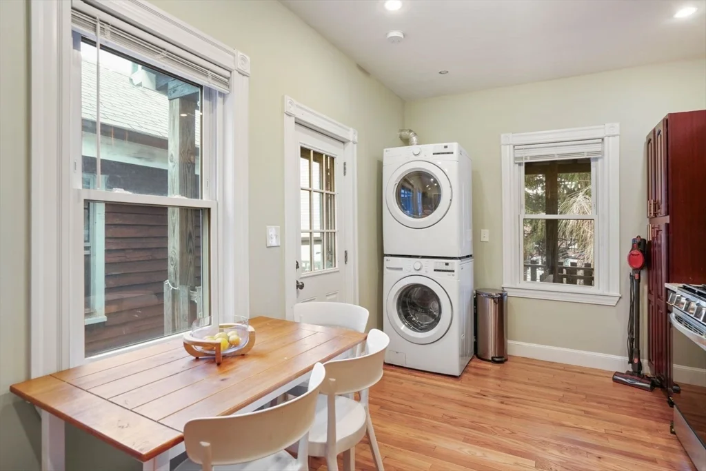 3 bed, 2 bath apartment for rent at 619 East 5th Unit 2, Boston — photo 2 of 22