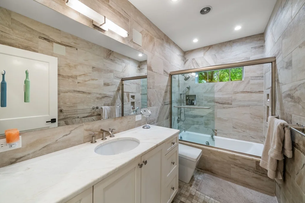 2 bed, 1 bath apartment for rent at 619 Franklin Unit 1, Riverside — photo 21 of 26