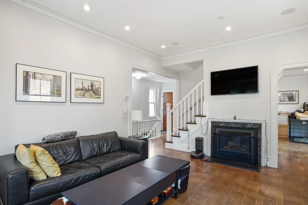 3 bed, 2 bath apartment for rent at 619 Franklin Unit 2, Riverside — photo 4 of 23