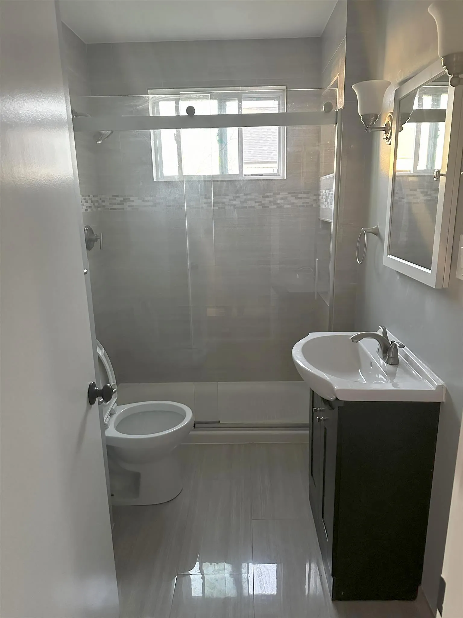 2.5 bed, 1 bath apartment for rent at 62-64 Billings Ave Unit 2, South Medford — photo 8 of 15